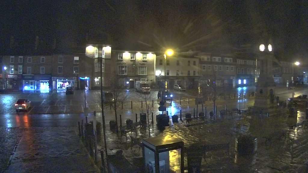 Thirsk webcam overlooking the Market Place