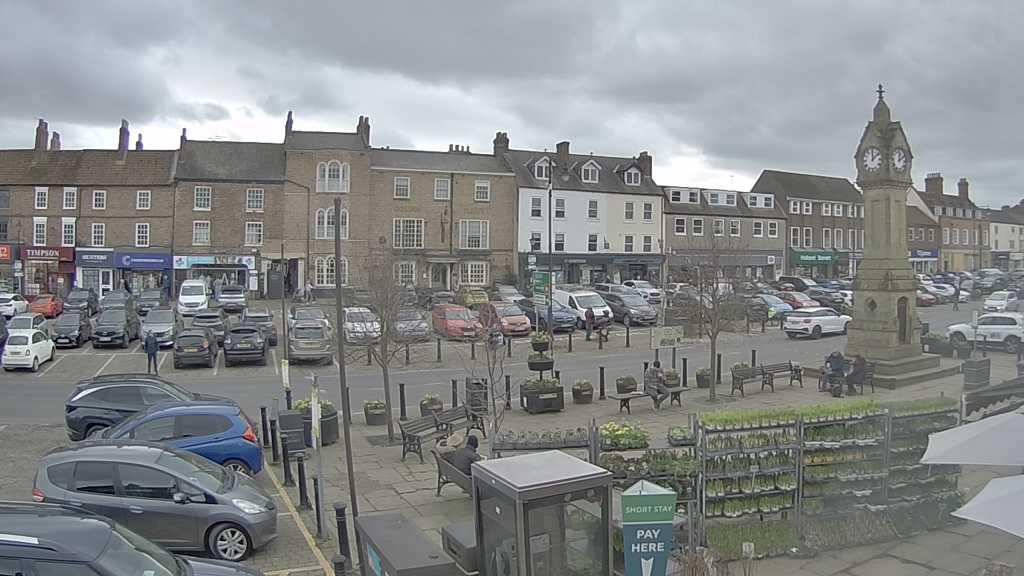Thirsk webcam overlooking the Market Place