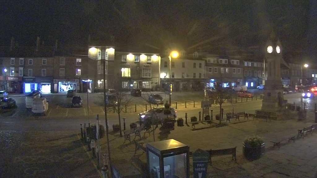 Thirsk webcam overlooking the Market Place