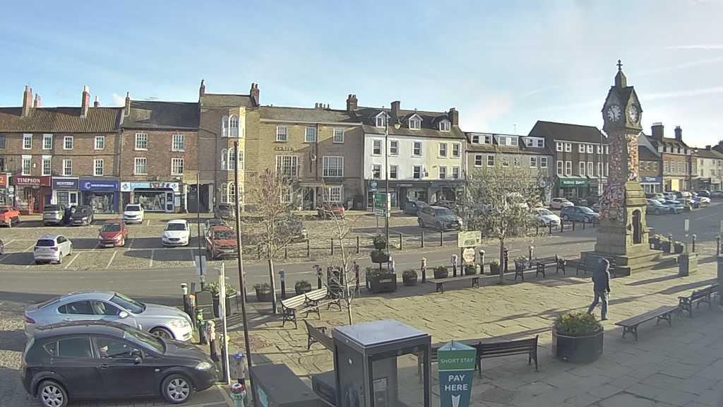 Thirsk webcam overlooking the Market Place