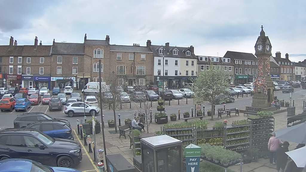 Thirsk webcam overlooking the Market Place