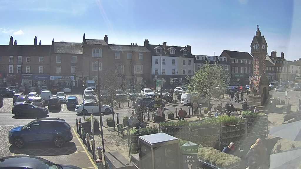Thirsk webcam overlooking the Market Place