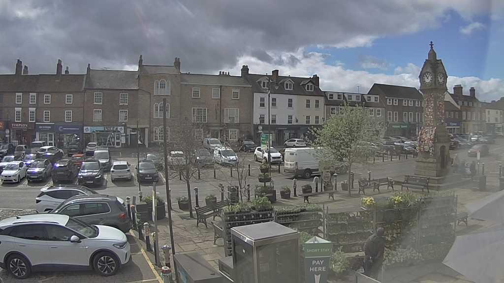 Thirsk webcam overlooking the Market Place