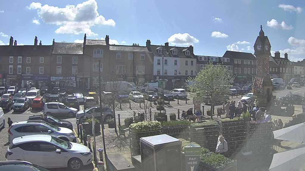 Thirsk webcam overlooking the Market Place