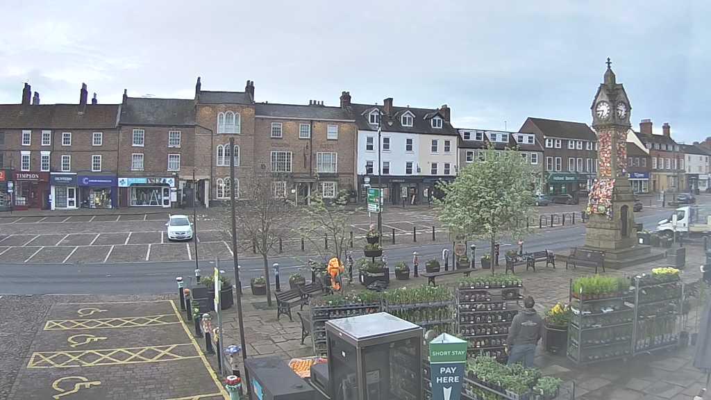 Thirsk webcam overlooking the Market Place