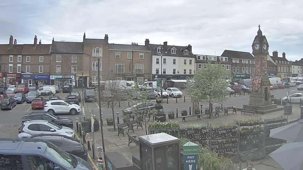 Thirsk webcam overlooking the Market Place