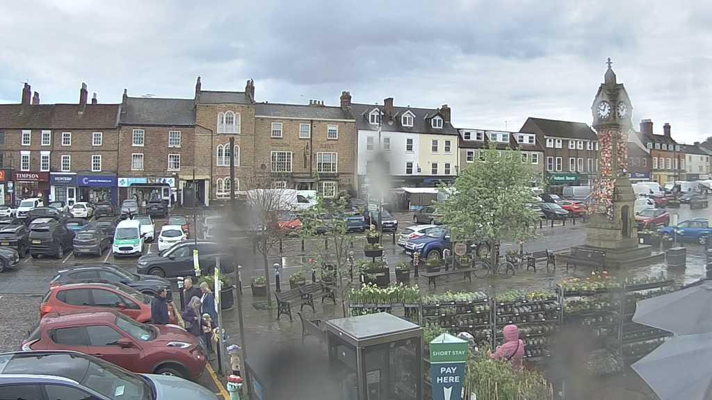 Thirsk webcam overlooking the Market Place