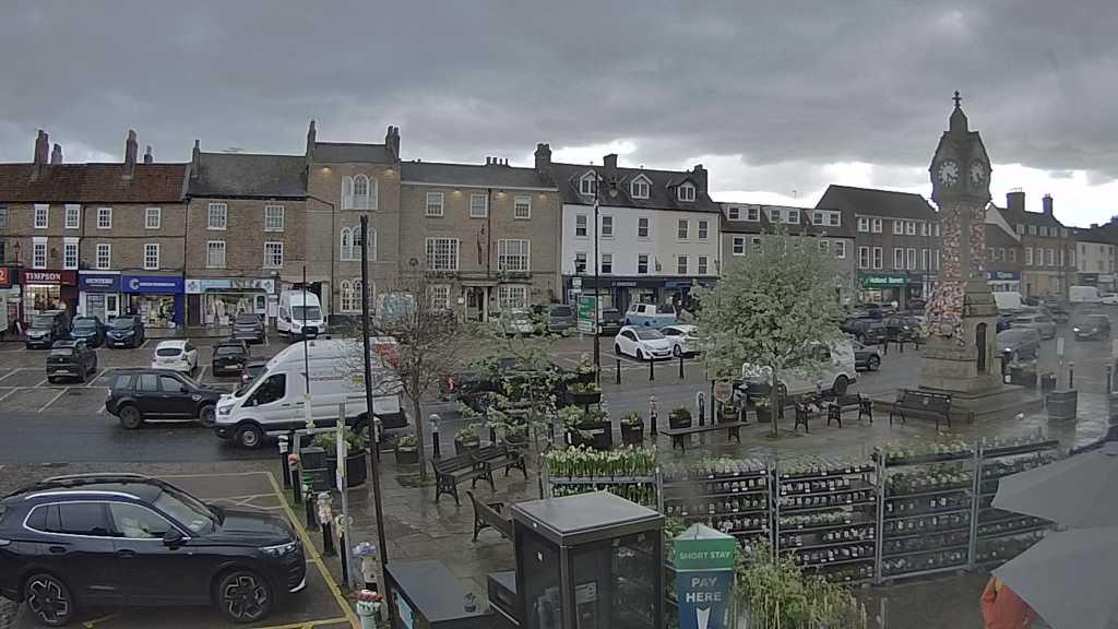 Thirsk webcam overlooking the Market Place