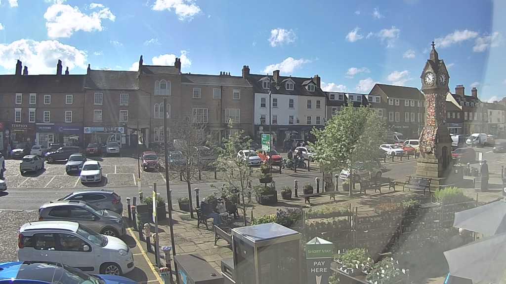 Thirsk webcam overlooking the Market Place