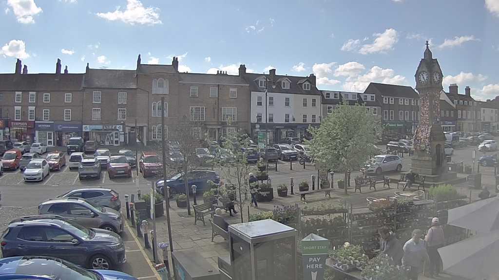Thirsk webcam overlooking the Market Place
