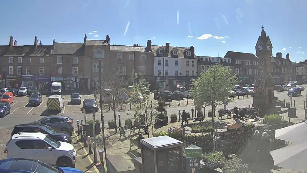 Thirsk webcam overlooking the Market Place
