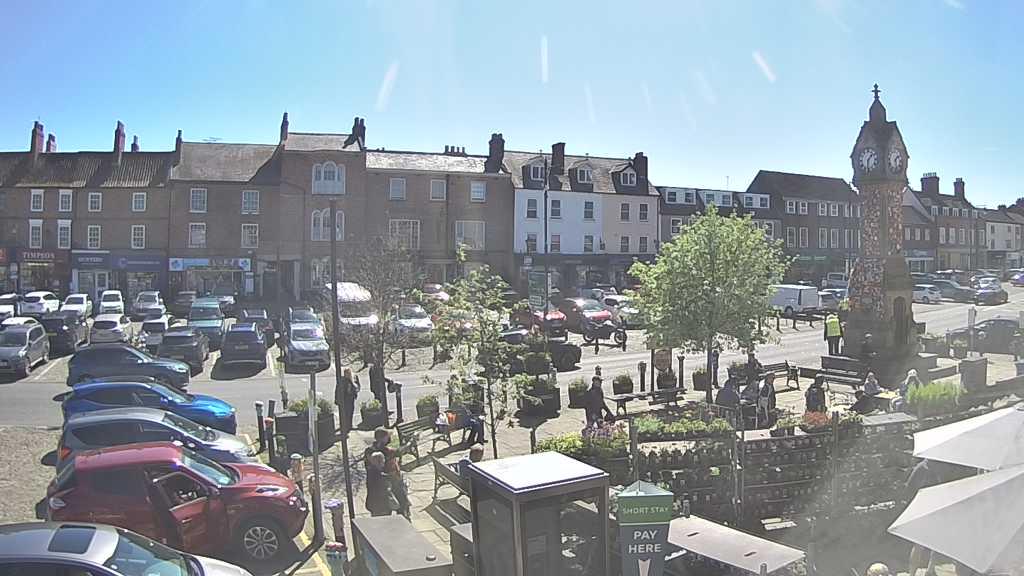 Thirsk webcam overlooking the Market Place