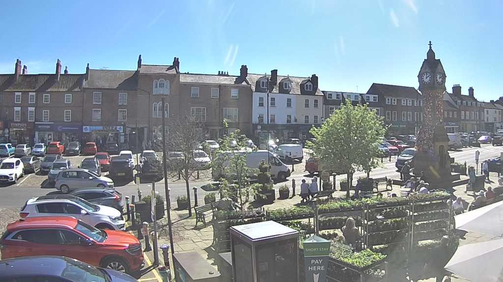 Thirsk webcam overlooking the Market Place