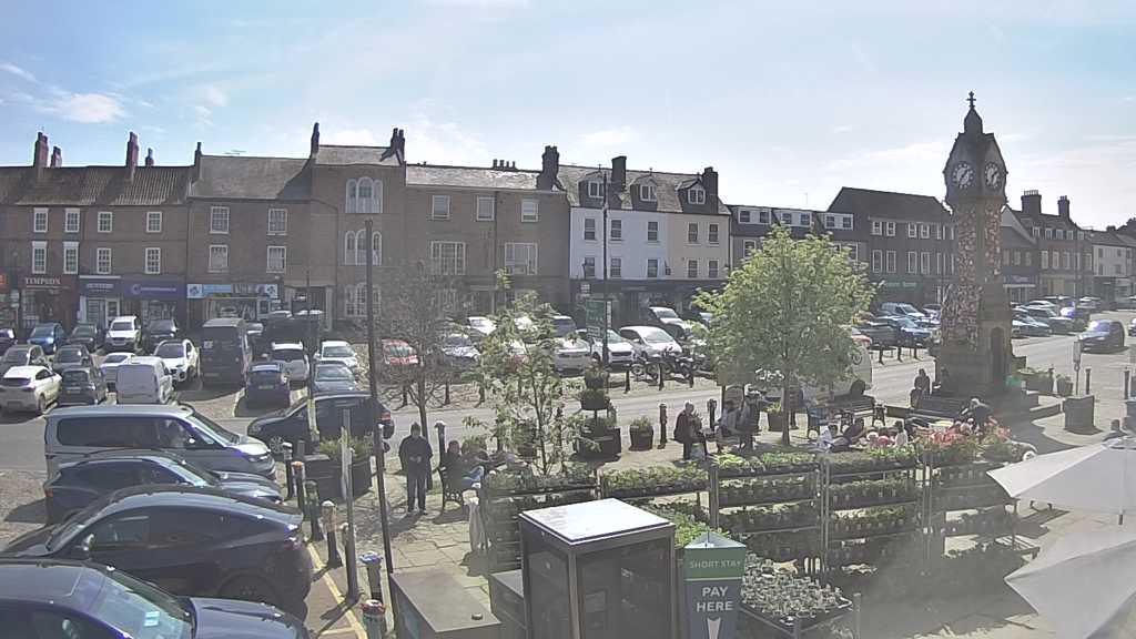 Thirsk webcam overlooking the Market Place