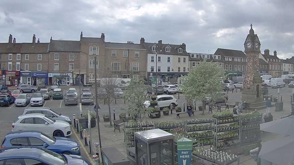 Thirsk webcam overlooking the Market Place