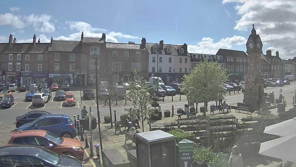 Thirsk webcam overlooking the Market Place