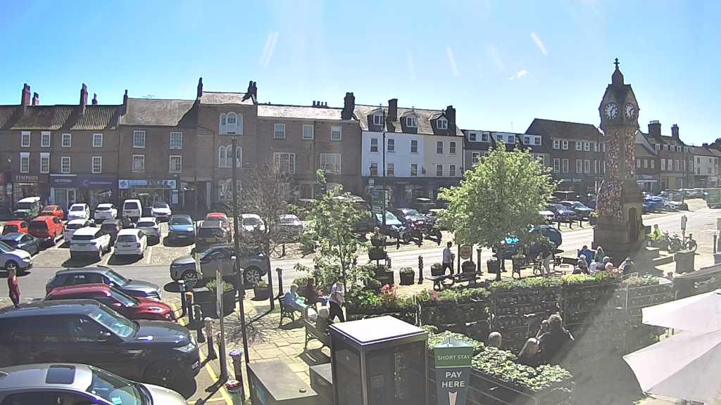 Thirsk webcam overlooking the Market Place