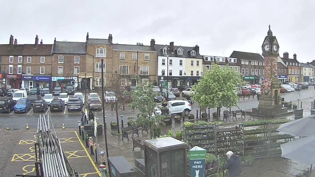 Thirsk webcam overlooking the Market Place