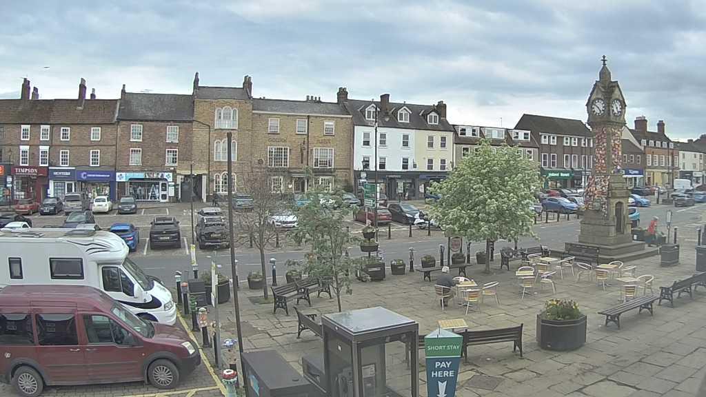 Thirsk webcam overlooking the Market Place