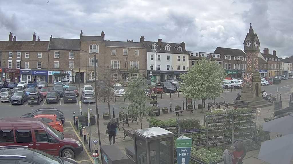 Thirsk webcam overlooking the Market Place