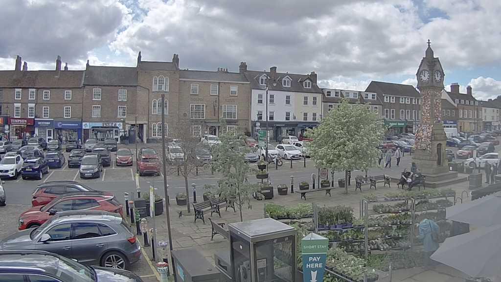 Thirsk webcam overlooking the Market Place