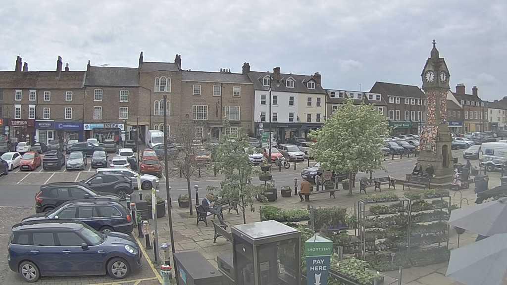 Thirsk webcam overlooking the Market Place
