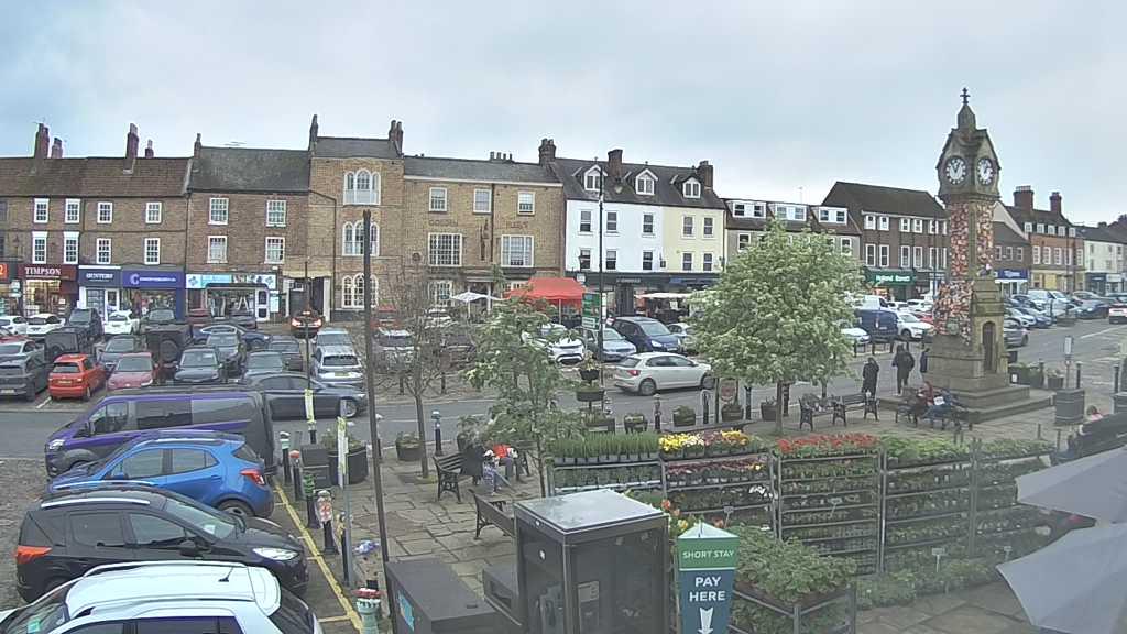 Thirsk webcam overlooking the Market Place