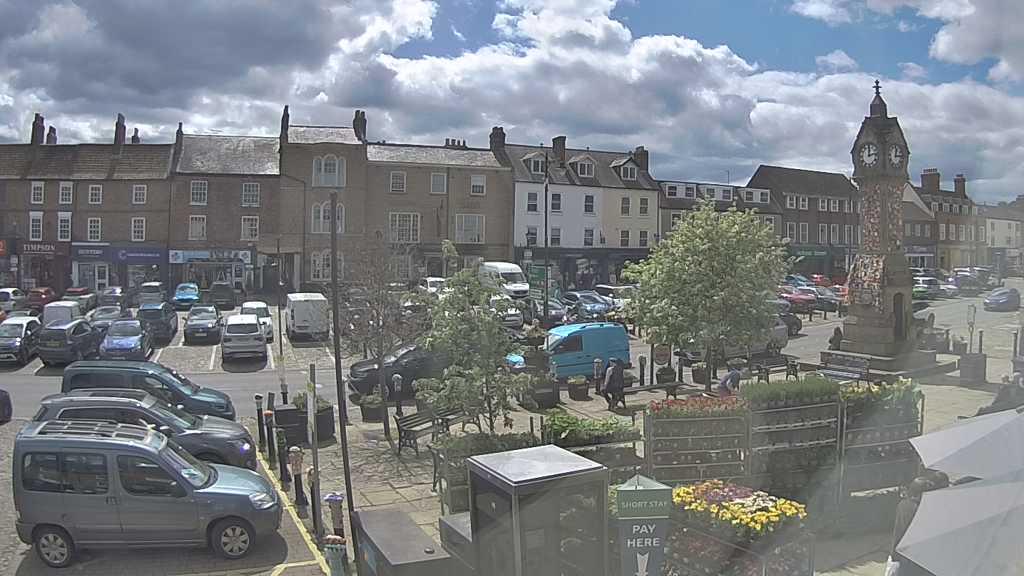 Thirsk webcam overlooking the Market Place