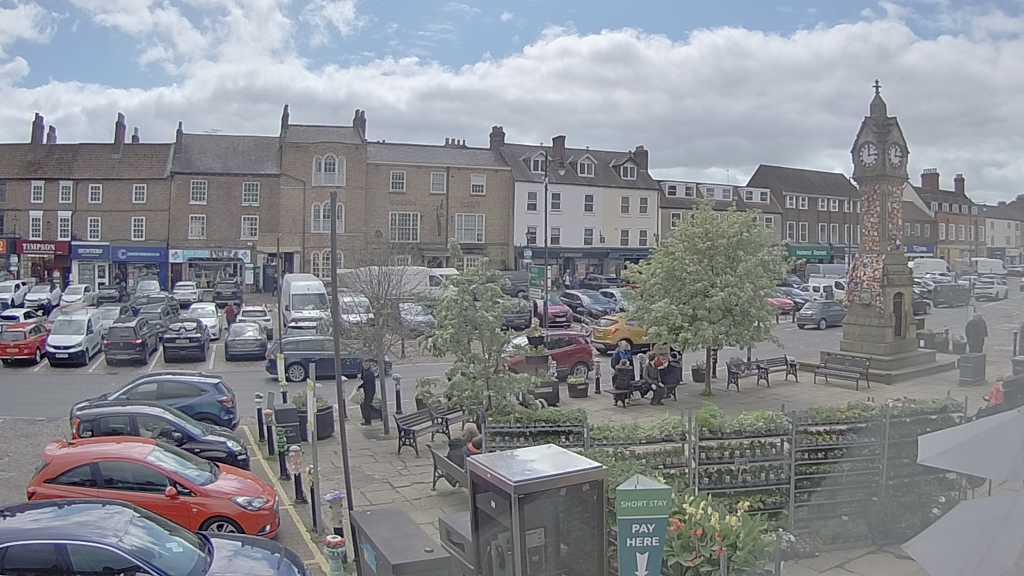 Thirsk webcam overlooking the Market Place