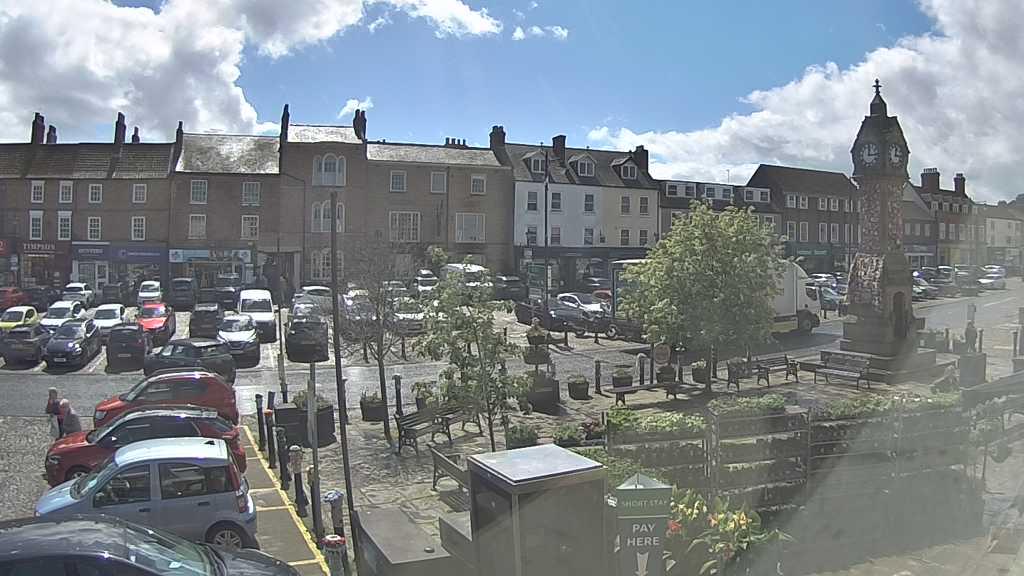 Thirsk webcam overlooking the Market Place