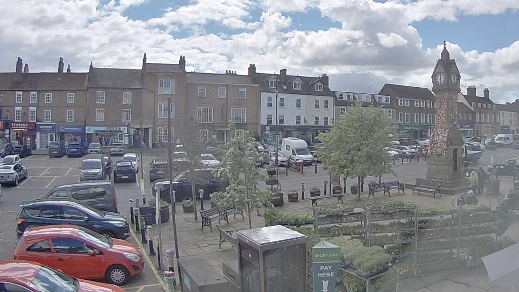 Thirsk webcam overlooking the Market Place