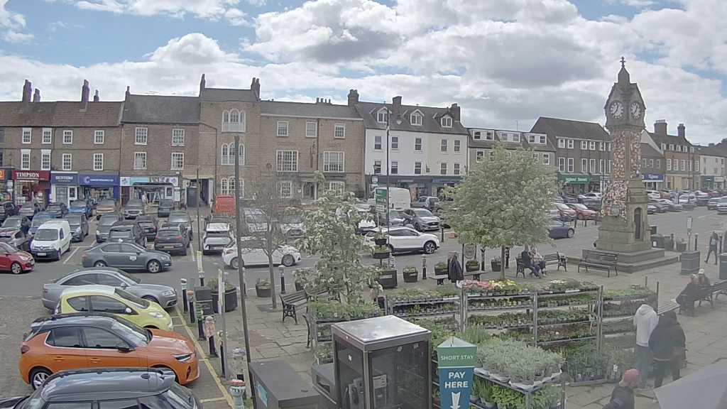 Thirsk webcam overlooking the Market Place