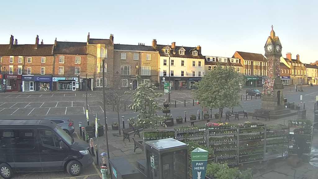 Thirsk webcam overlooking the Market Place