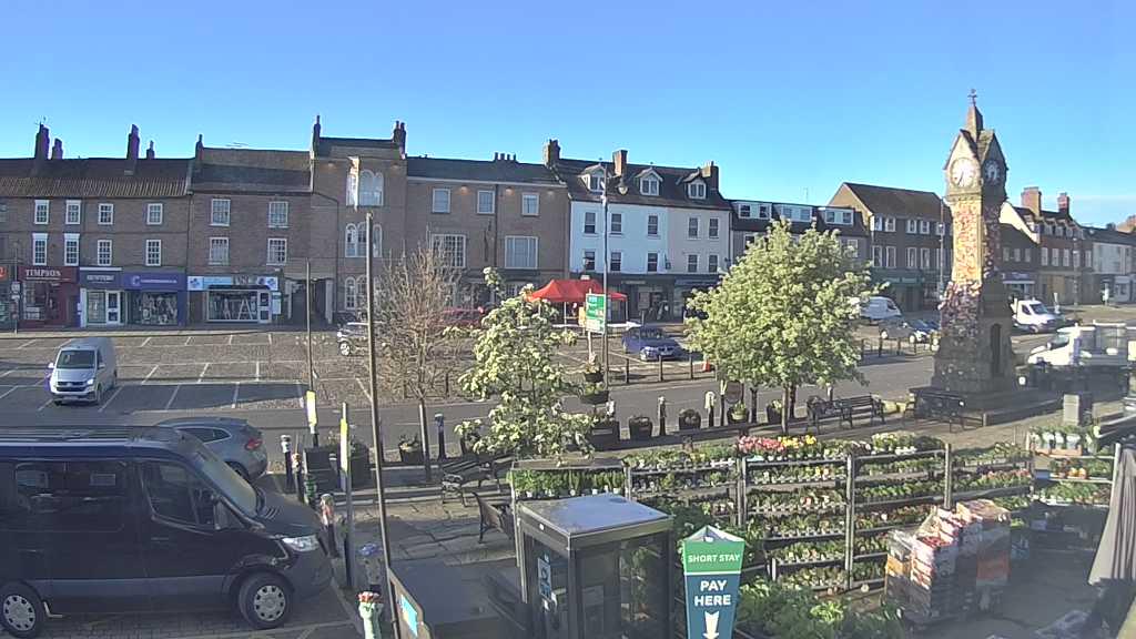 Thirsk webcam overlooking the Market Place