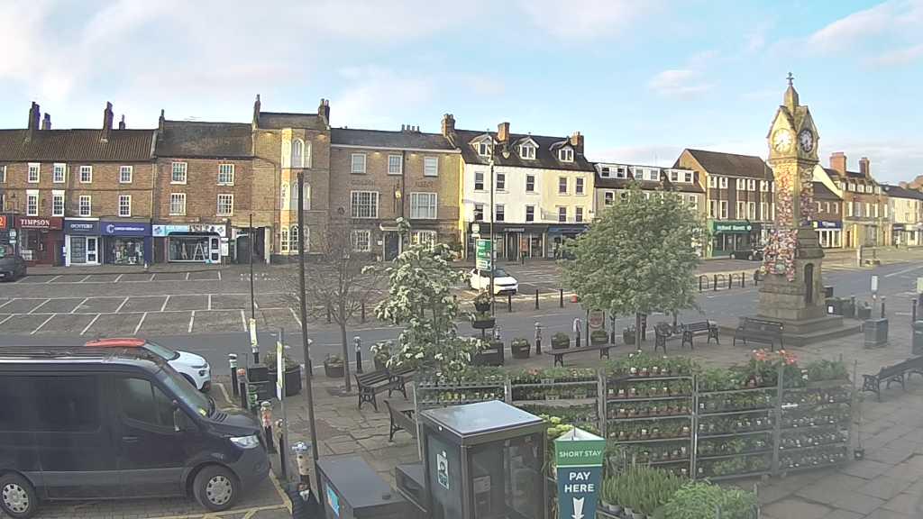 Thirsk webcam overlooking the Market Place
