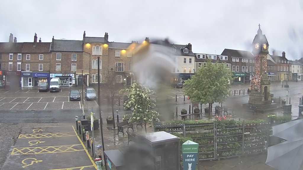 Thirsk webcam overlooking the Market Place