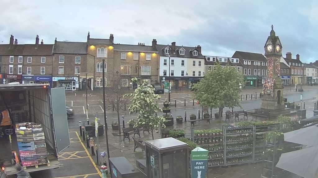 Thirsk webcam overlooking the Market Place