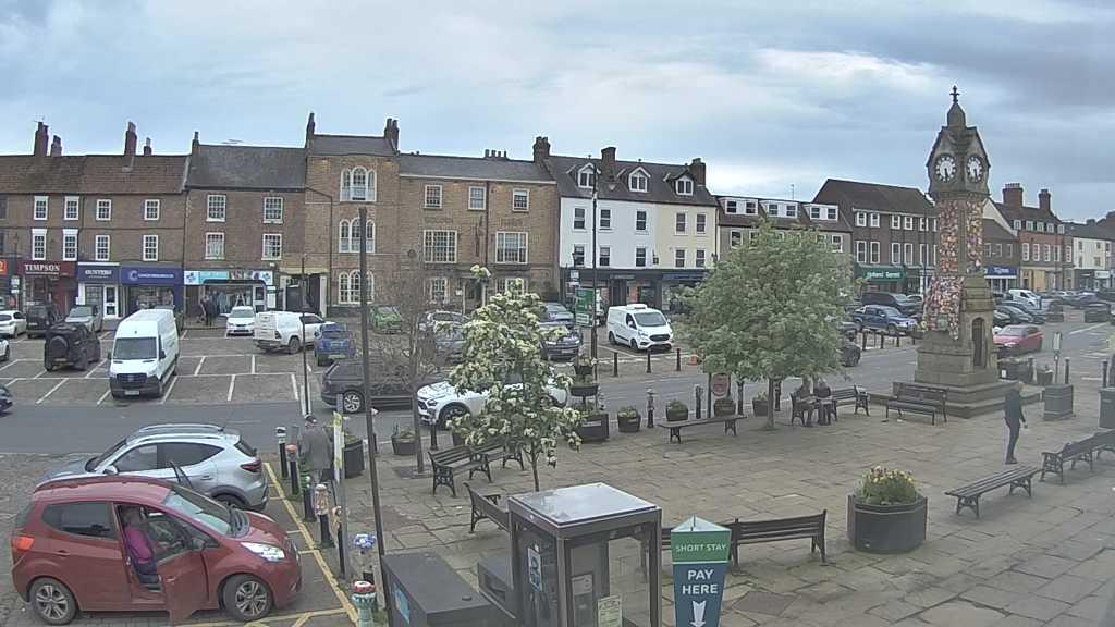 Thirsk webcam overlooking the Market Place