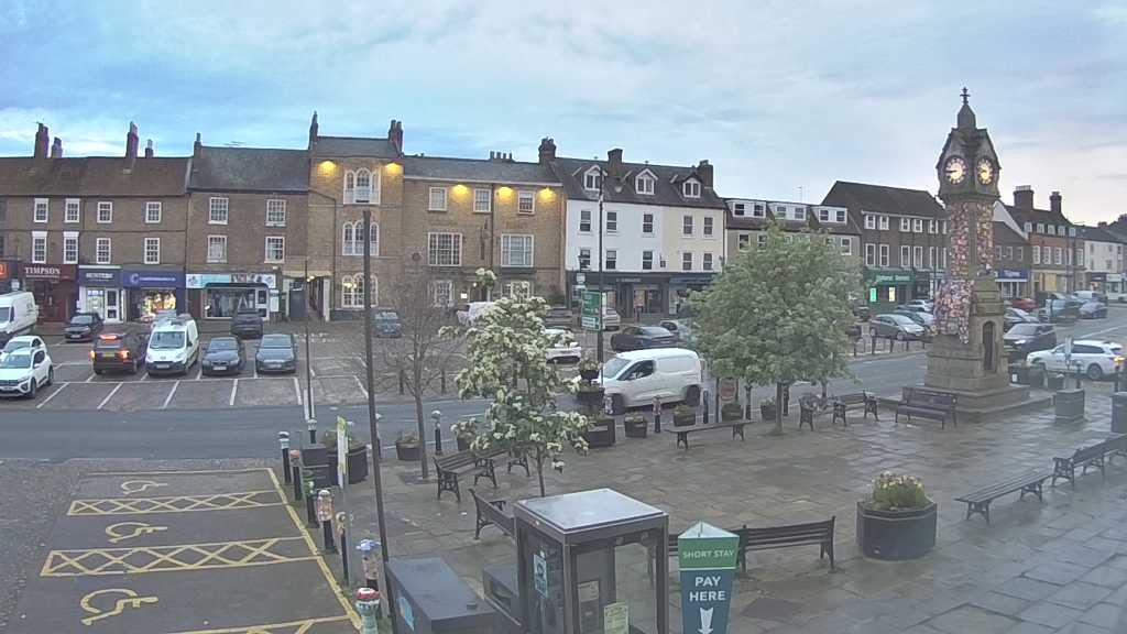 Thirsk webcam overlooking the Market Place