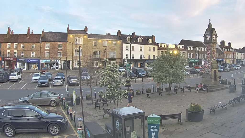 Thirsk webcam overlooking the Market Place