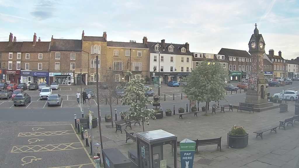 Thirsk webcam overlooking the Market Place