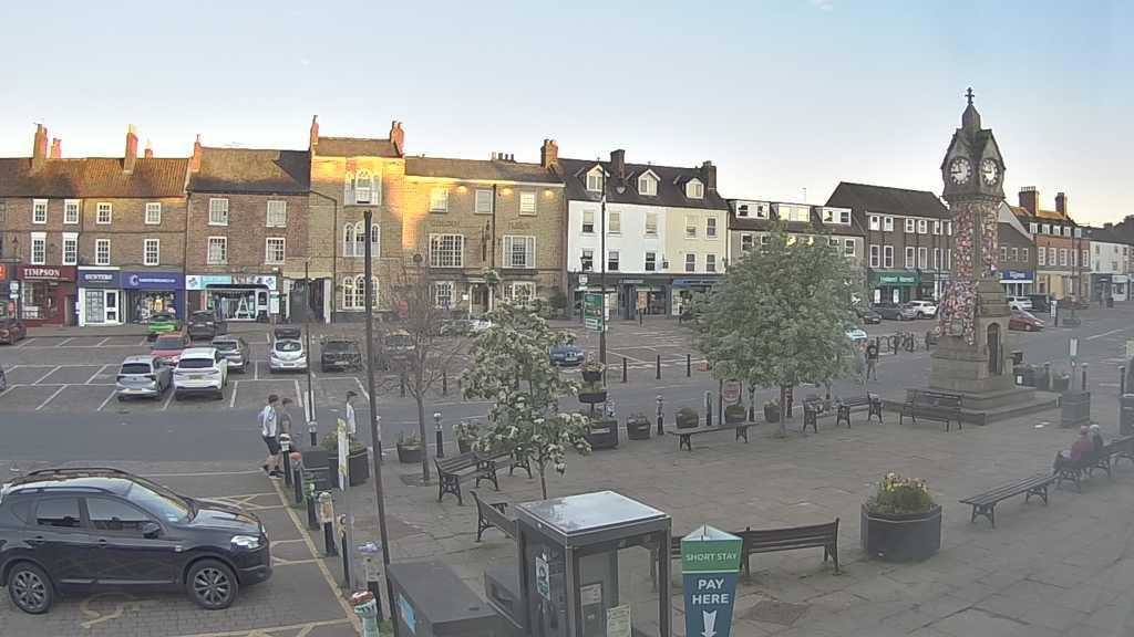 Thirsk webcam overlooking the Market Place