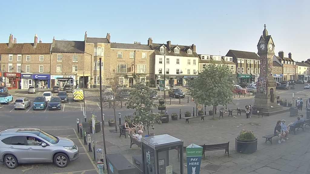 Thirsk webcam overlooking the Market Place