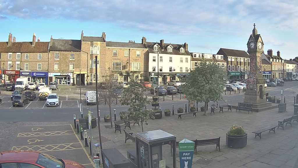 Thirsk webcam overlooking the Market Place