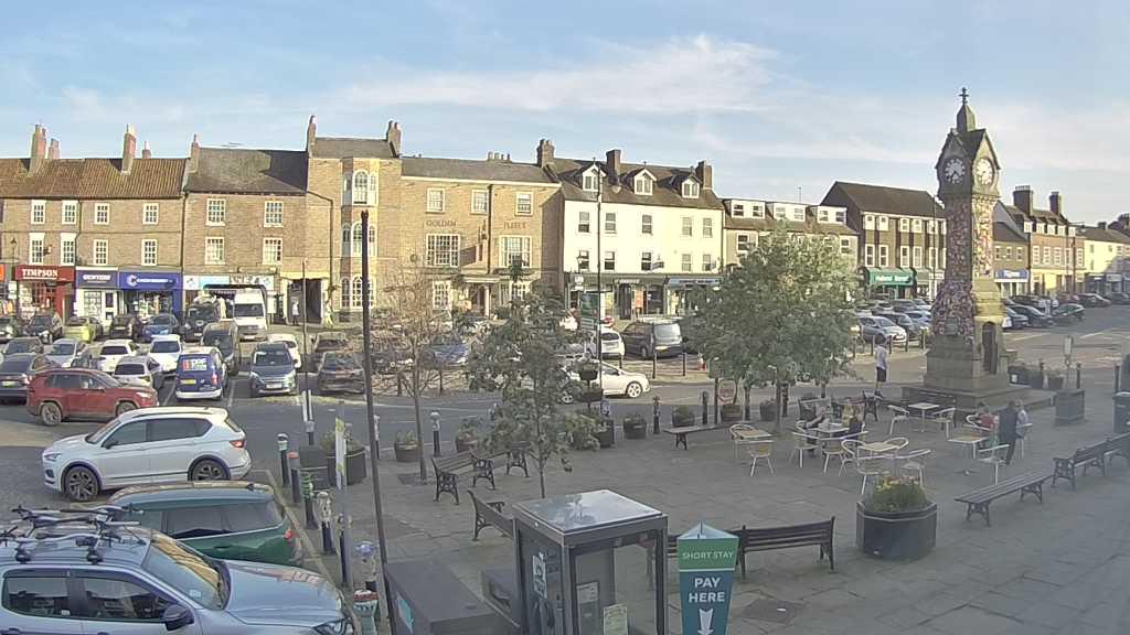 Thirsk webcam overlooking the Market Place