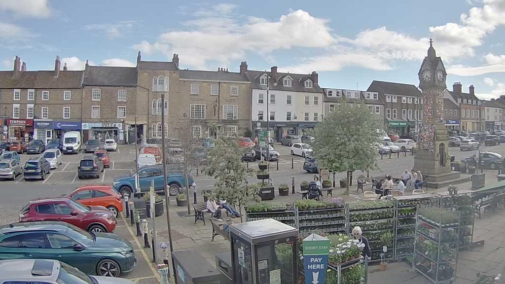 Thirsk webcam overlooking the Market Place