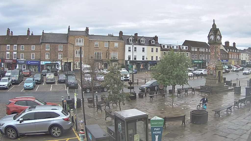 Thirsk webcam overlooking the Market Place