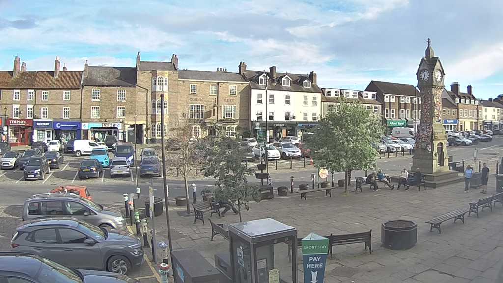 Thirsk webcam overlooking the Market Place