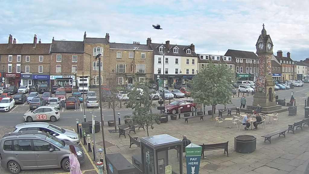 Thirsk webcam overlooking the Market Place