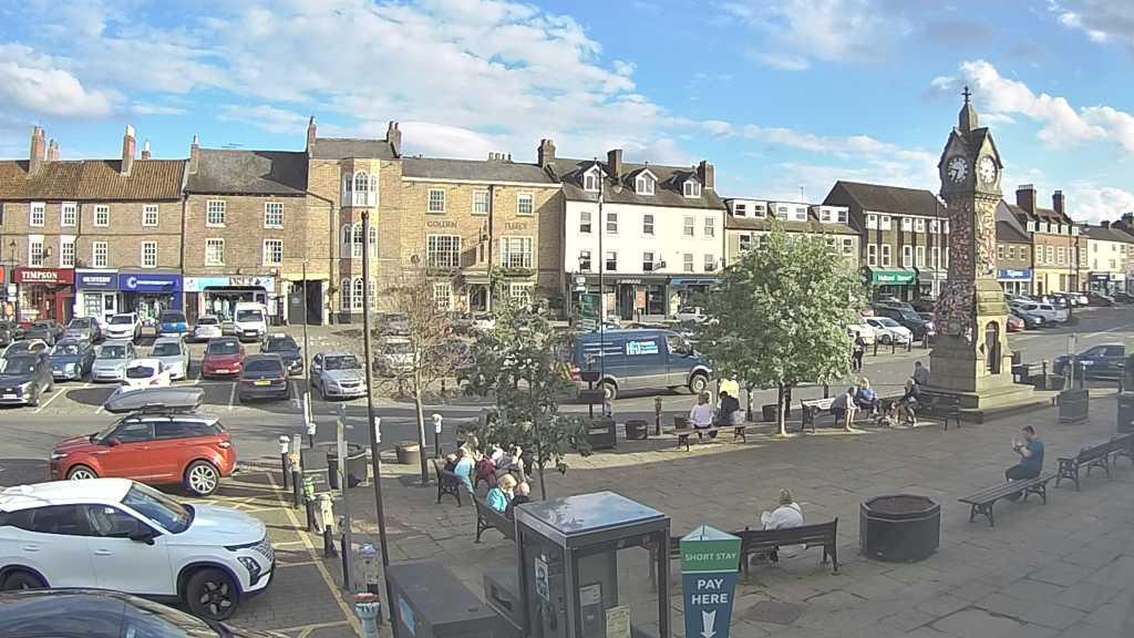 Thirsk webcam overlooking the Market Place